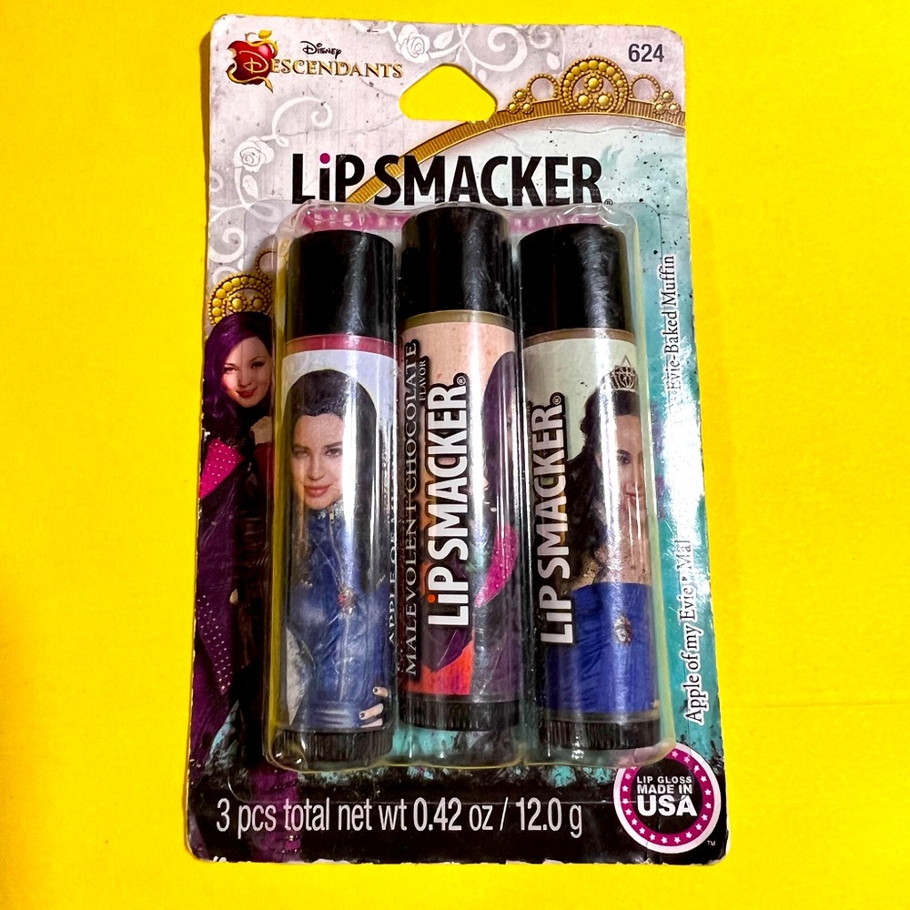 1 Lip Smacker Disney Descendants Collection #624 Gloss Balms + Gift